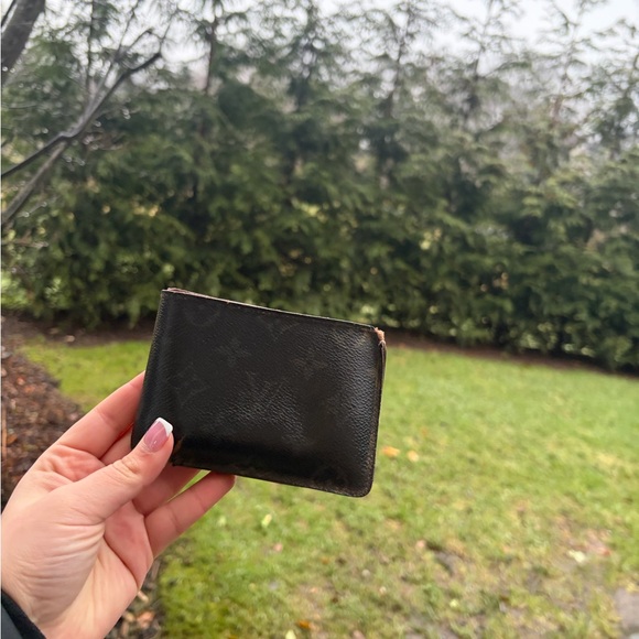 Free LV Wallet Giveaway Follow IG @TheBagriculture - Picture 1 of 1